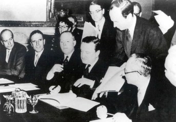 Signing the London Agreement on 27 Feb 1953 (Pic via: http://www.tlaxcala-int.org/article.asp?reference=8440)